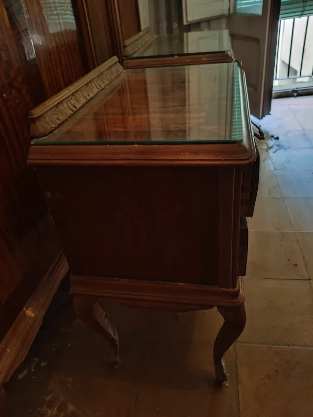 Comodino antico in legno