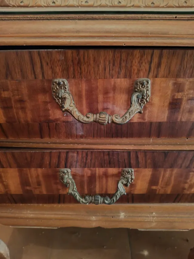 Comodino antico in legno