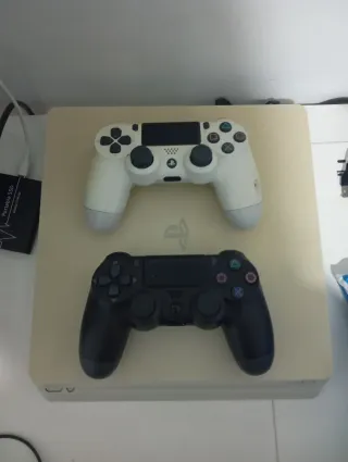 Consola PS4 + 2 Mandos (Negro y Blanco)