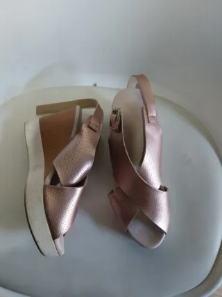 Sandalias cuña doradas talla 39
