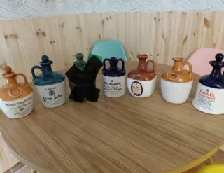 Bottiglie di ceramica per whisky (varie marche)