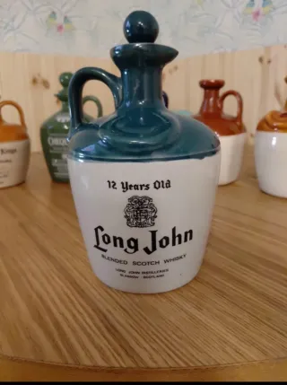 Bottiglie di ceramica per whisky (varie marche)