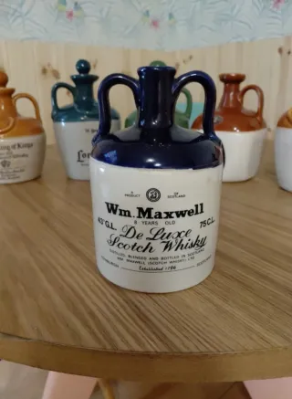 Bottiglie di ceramica per whisky (varie marche)