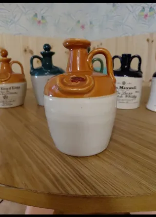 Bottiglie di ceramica per whisky (varie marche)