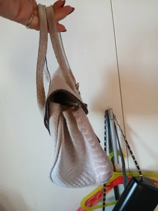 Borsetta a mano effetto pitone