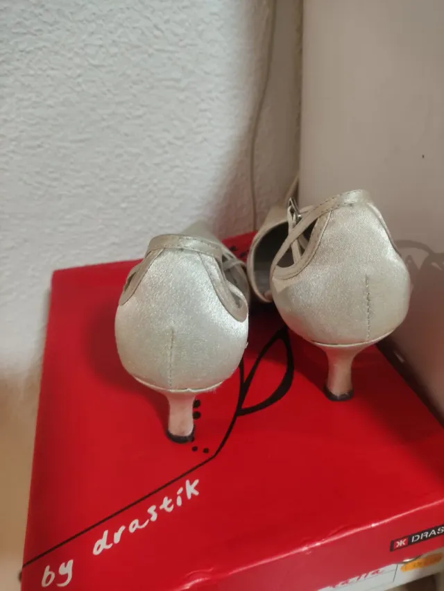 Zapatos de tacón plateados  37 EL CORTE INGLES