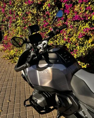 BMW R 1300 R Adventure Triple Black 2025