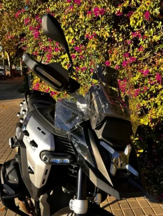 BMW R 1300 R Adventure Triple Black 2025