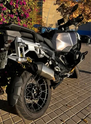 BMW R 1300 R Adventure Triple Black 2025