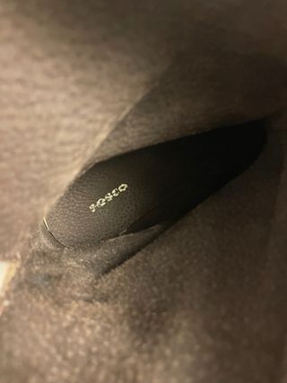 Botines serraje FOSCO tachuelas marrón y dorado.