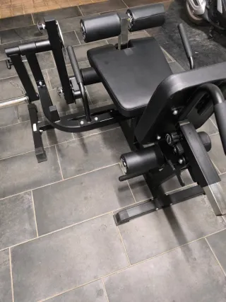 Máquina Binom BS105 Femorales,  Cuádriceps y otros