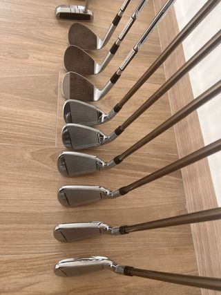 Bolsa y palos de golf TaylorMade