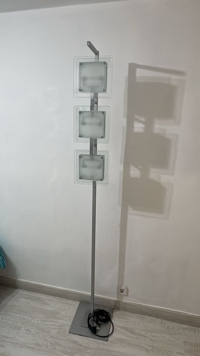 Lámpara de pie cuadrada moderna