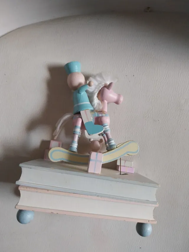 Mecedora infantil de madera