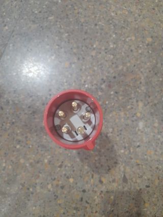 6 Enchufes Trifásicos 5 Pines