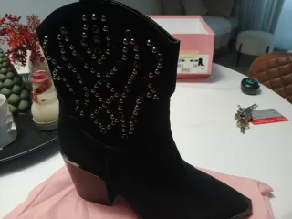 Botines Alma en Pena Negros con Tachuelas