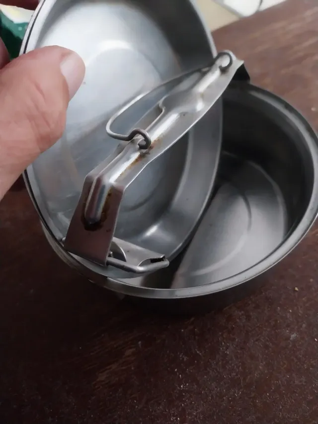 Fiambrera metálica antigua