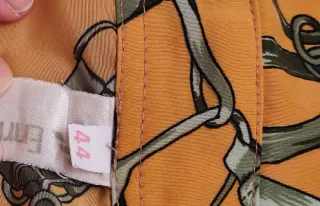 Camisa en color caldera con motivos equinos