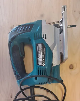 Sierra de calar Makita con maletín