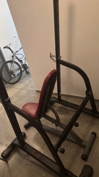 Portería y banco de pesas regulable