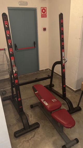 Portería y banco de pesas regulable