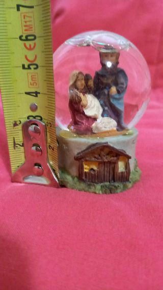 Sfera Sacra Famiglia con neve