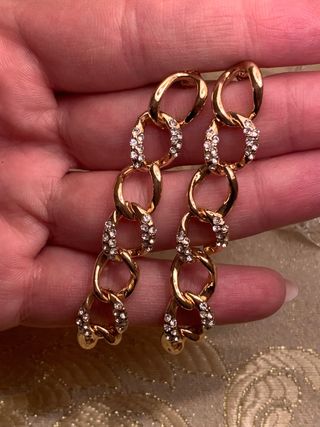 Orecchini pendenti a catena con strass placato oro