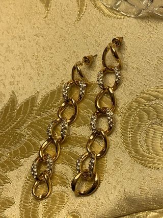 Orecchini pendenti a catena con strass placato oro