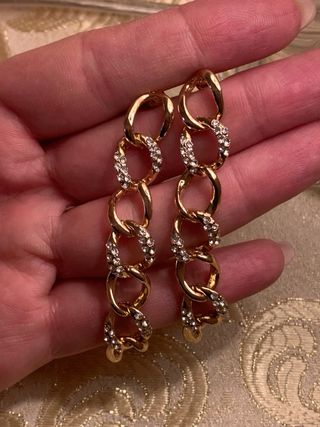 Orecchini pendenti a catena con strass placato oro