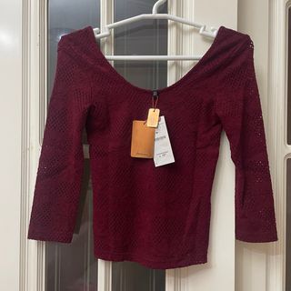 Camiseta Stradivarius encaje manga 3/4 burdeos S