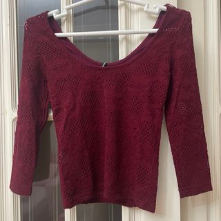 Camiseta Stradivarius encaje manga 3/4 burdeos S