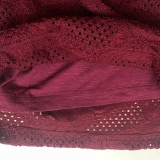 Camiseta Stradivarius encaje manga 3/4 burdeos S