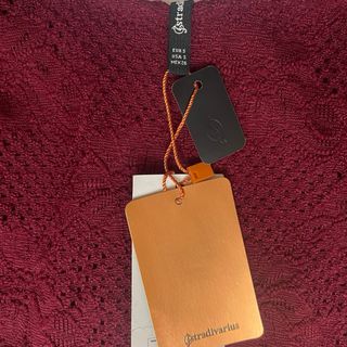 Camiseta Stradivarius encaje manga 3/4 burdeos S