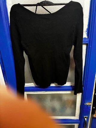 Blusa negra manga larga espalda cruzada