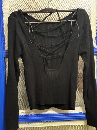 Blusa negra manga larga espalda cruzada