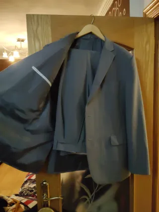 Traje de caballero gris