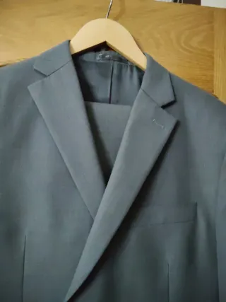 Traje de caballero gris