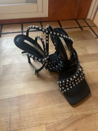 Sandalias Zara tacón pedrería negras talla 36
