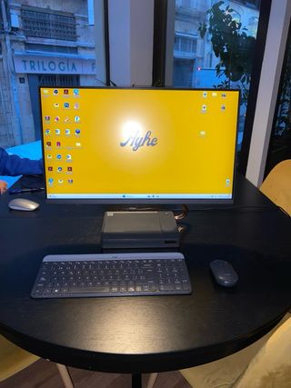 Ordenador Lenovo elegante y todo en uno