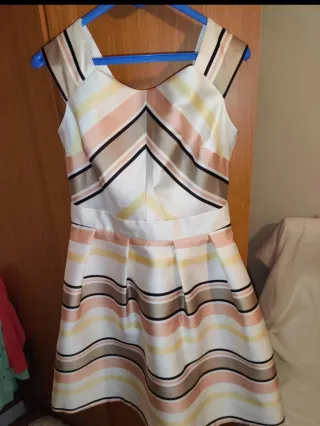 Precioso vestido multicolor con rayas
