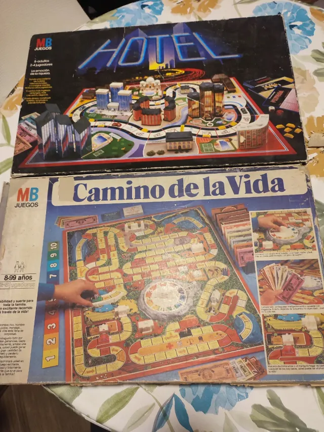 Lote de Jogos de Mesa Hotel e Caminho da Vida