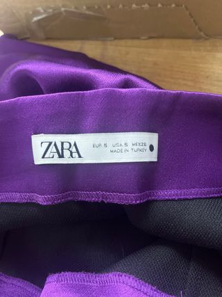 Falda corta morada satinada, 38 cm de largo