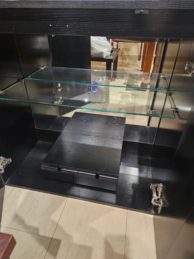 Mueble vitrina o bar negro