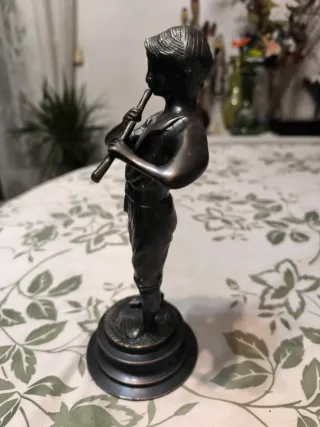 Joven Flautista, figura de bronce