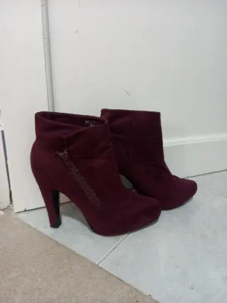 Botines de ante granates