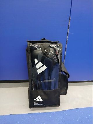 Kit de Boxeo adidas V2 negro (guantes + vendas + protector