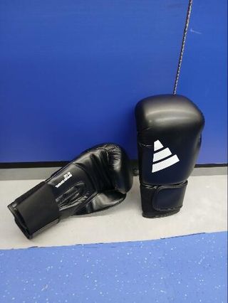 Kit de Boxeo adidas V2 negro (guantes + vendas + protector