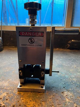 Máquina pelacables manual poco uso