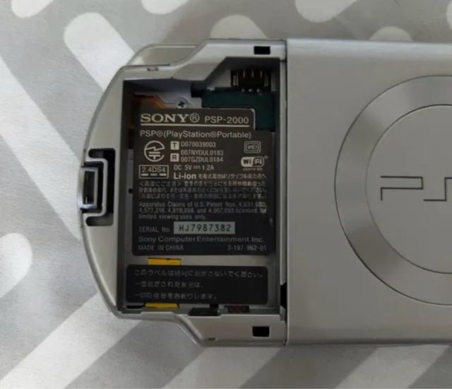 Consola Portátil PSP 2000 Plata (para repuestos)