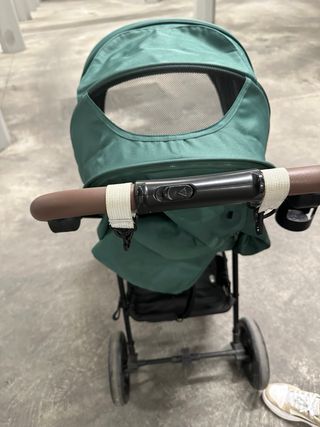 Carrito de bebé verde